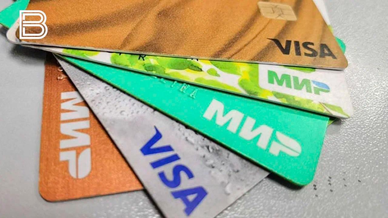 Жительница Апатитов предстанет перед судом за кражу денег с найденных банковских карт